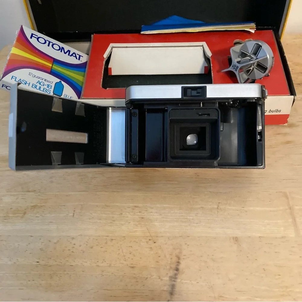 Vintage Film Camera 1960’s Kodak 304 Instamatic Outfit